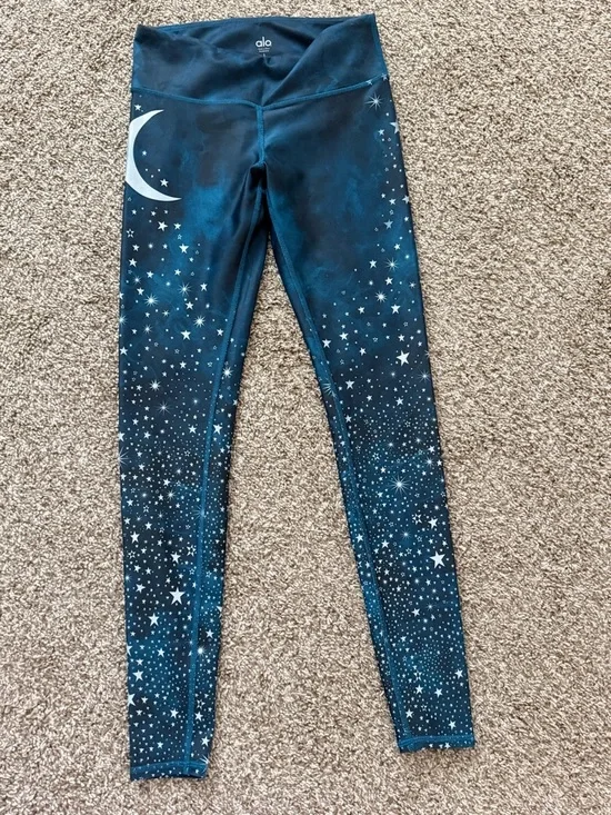 ALO Yoga Moon & Star Print Leggings - Teal/Black - Picture 5 of 7